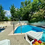 Private Pool And Mediterranean Garden Mia Appartement