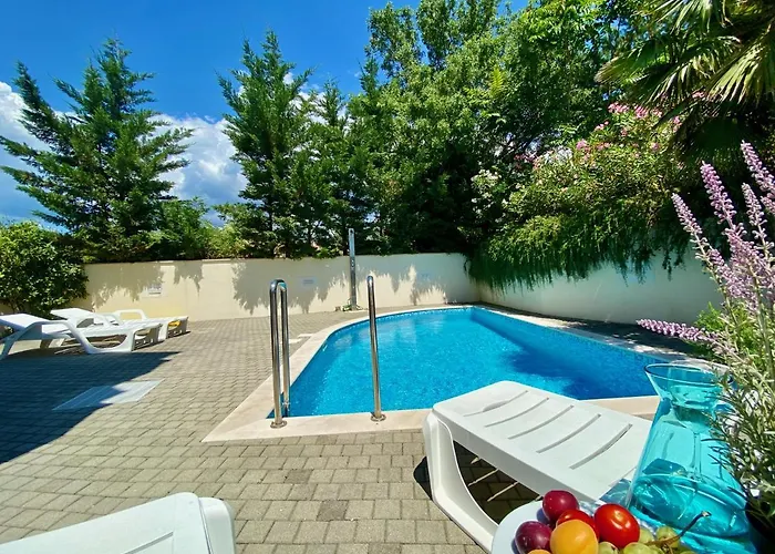 Private Pool And Mediterranean Garden Mia Lägenhet