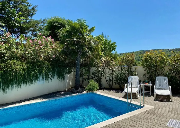 Private Pool And Mediterranean Garden Mia *