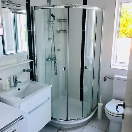 Private Pool And Mediterranean Garden Apt Mia
