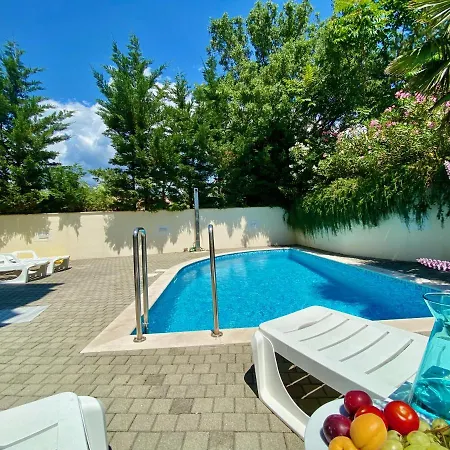 Private Pool And Mediterranean Garden Mia 公寓