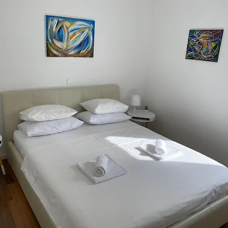 Private Pool And Mediterranean Garden Mia 公寓