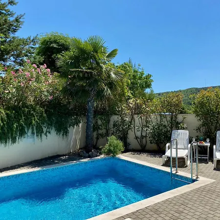 Private Pool And Mediterranean Garden Mia *