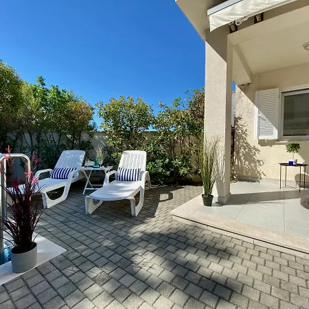 Private Pool And Mediterranean Garden Apt Mia Apartment Šilo