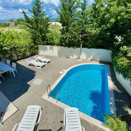 Apartment Private Pool And Mediterranean Garden Apt Mia *