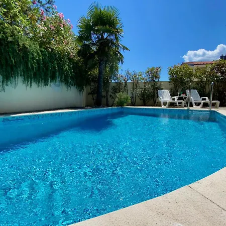 Private Pool And Mediterranean Garden Apt Mia